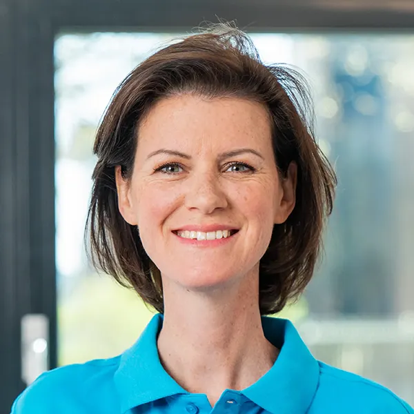 Collega kijkt rechtvooruit